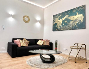 Brand new Parliament Designer SmartHome for 4 ppl